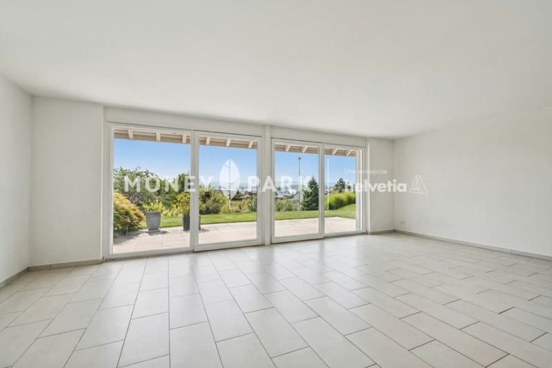 Magnificent property with lake view (1)