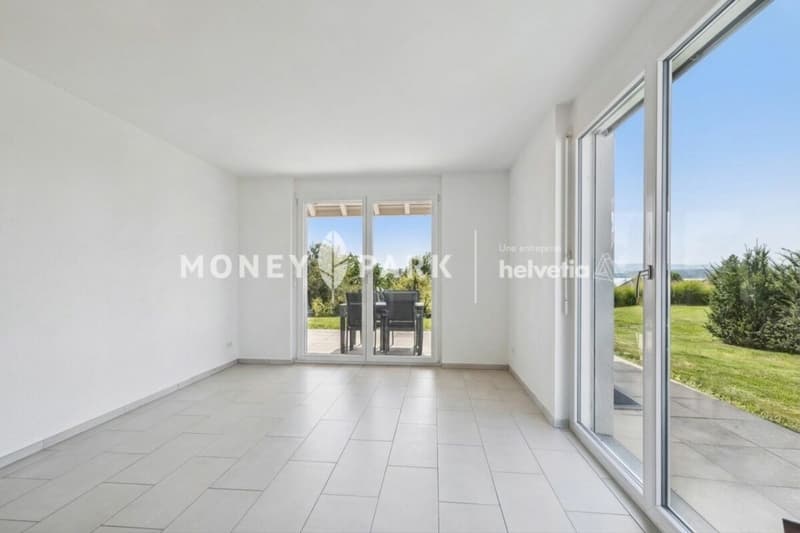 Magnificent property with lake view (2)