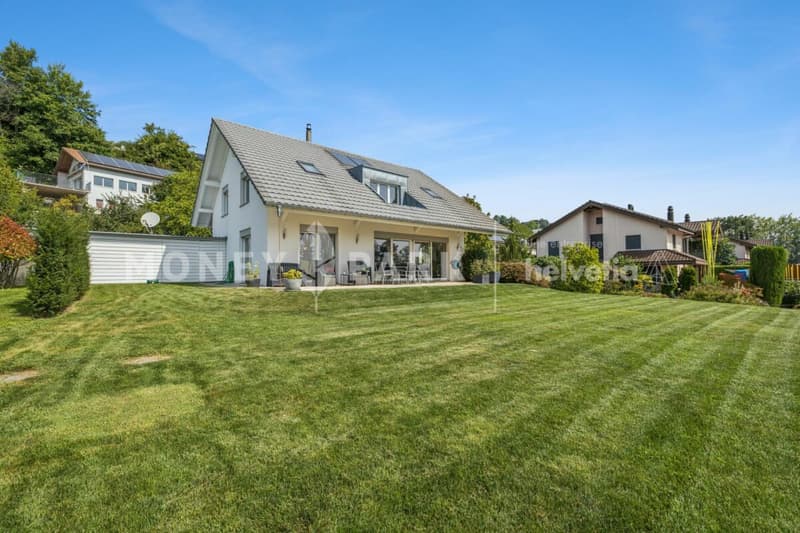 Magnificent property with lake view (13)