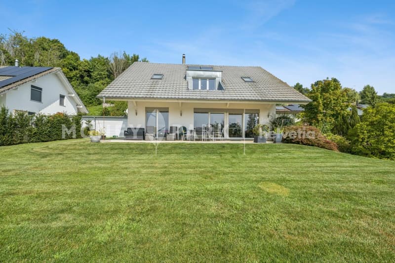 Magnificent property with lake view (12)
