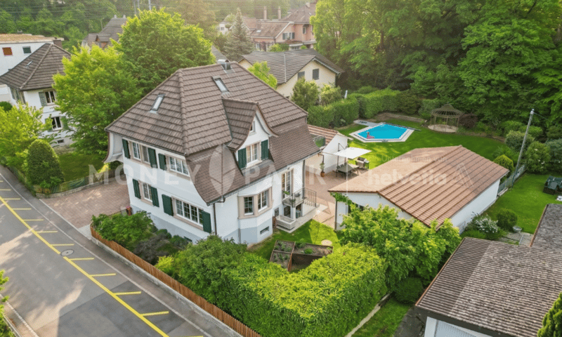 Herrschaftliche Liegenschaft mit Pool und Baulandreserve (1)