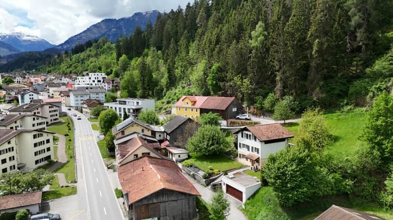 Terrain à développer dans un bon emplacement avec une maison unifamiliale existante (2)