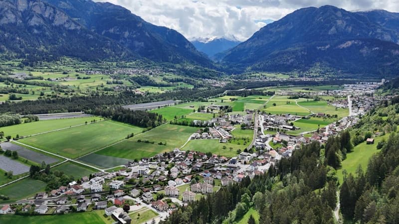 Terrain à développer dans un bon emplacement avec une maison unifamiliale existante (8)