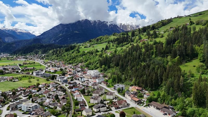 Terrain à développer dans un bon emplacement avec une maison unifamiliale existante (4)
