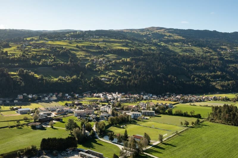 Terrain à développer dans un bon emplacement avec une maison unifamiliale existante (9)