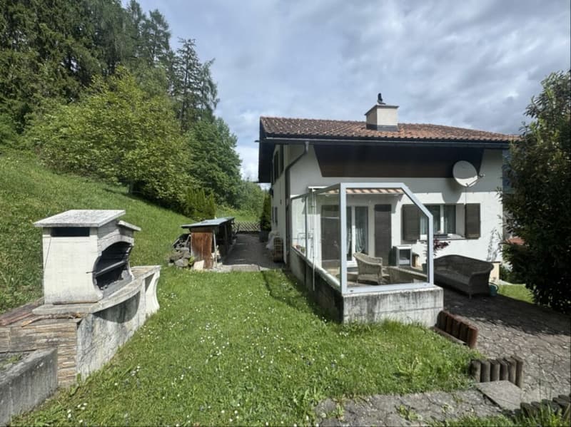 Terrain à développer dans un bon emplacement avec une maison unifamiliale existante (7)