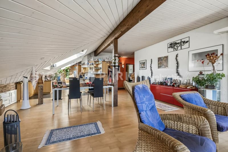 3.5-Zimmer-Dachwohnung mit Cheminée und beeindruckender Bergsicht (3)