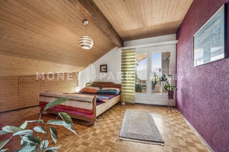 3.5-Zimmer-Dachwohnung mit Cheminée und beeindruckender Bergsicht (4)