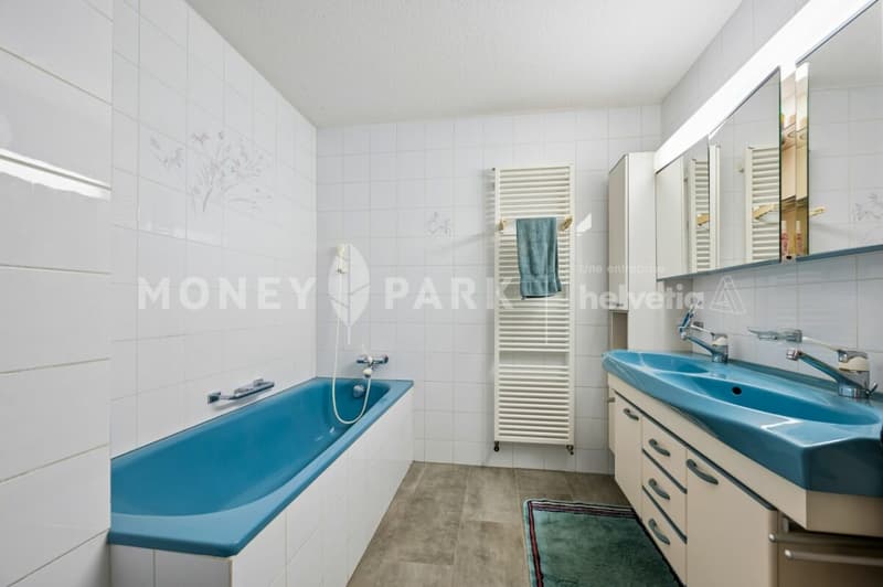 HELLES 4.5-ZIMMERN-FAMILIENAPARTMENT MIT VERANDA UND PRIVATGARTEN (7)