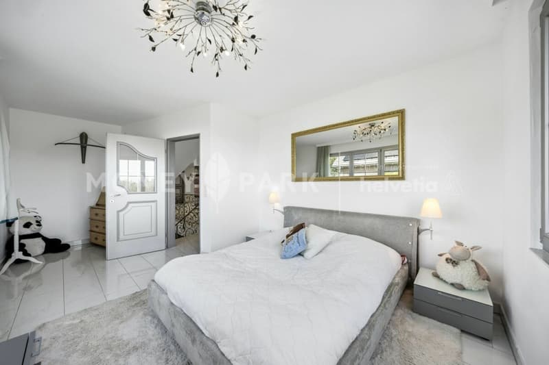 Villa mit Pool, Seesicht und unverbaubarer Lage mit Weitblick ins Grüne (7)