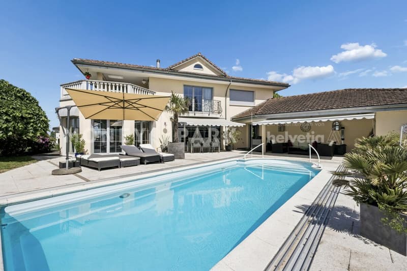 Villa mit Pool, Seesicht und unverbaubarer Lage mit Weitblick ins Grüne (1)