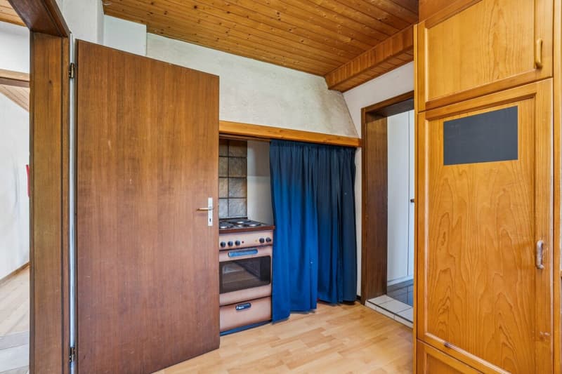 Einfamilienhaus mit grosszügigem Grundstück & vielseitigen Nutzungsmöglichkeiten (8)