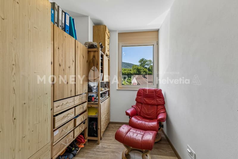 Magnifique propriété de 8 pièces avec hangar technique et quatre garages (8)