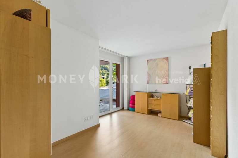 Attraktive 4.5-Zimmer-Terrassenwohnung an naturnaher Lage (9)