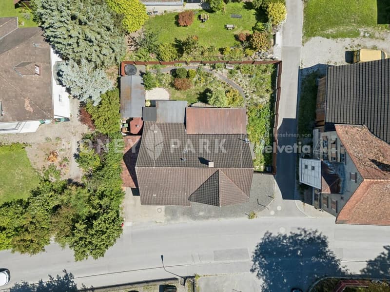 Charmantes Einfamilienhaus mit grosser Scheune und schönem Garten (10)