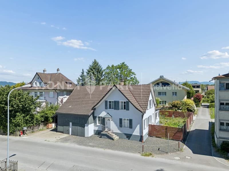 Charmantes Einfamilienhaus mit grosser Scheune und schönem Garten (1)