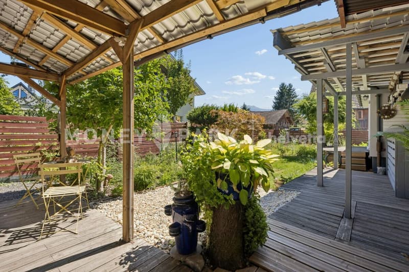 Charmantes Einfamilienhaus mit grosser Scheune und schönem Garten (9)
