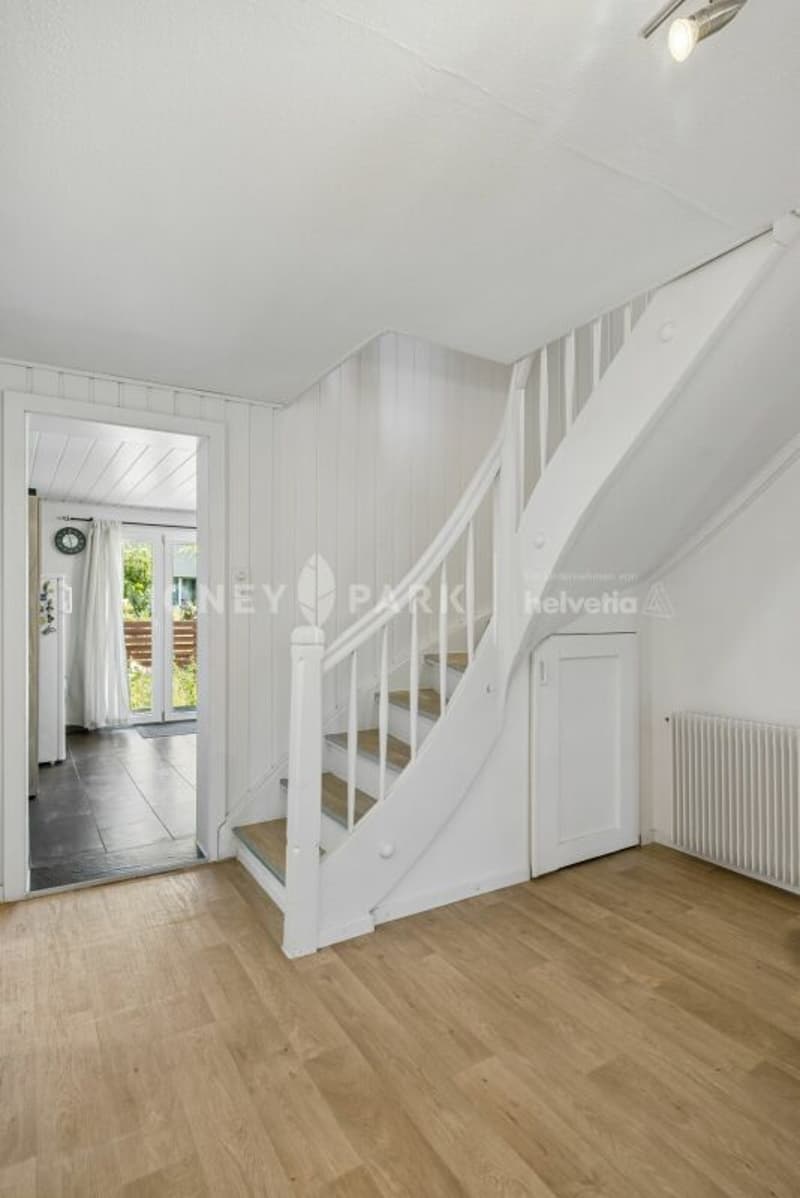 Charmantes Einfamilienhaus mit grosser Scheune und schönem Garten (6)