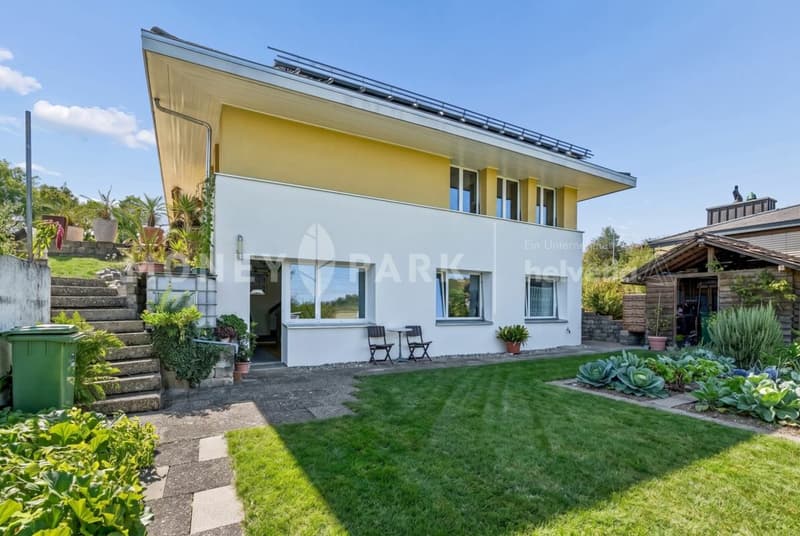 Attraktives 6.5-Zimmer-Einfamilienhaus an familienfreundlicher Lage (1)