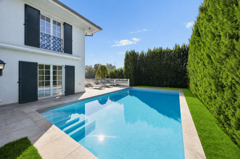 Privacy. Serenity. Distinction. (12)
