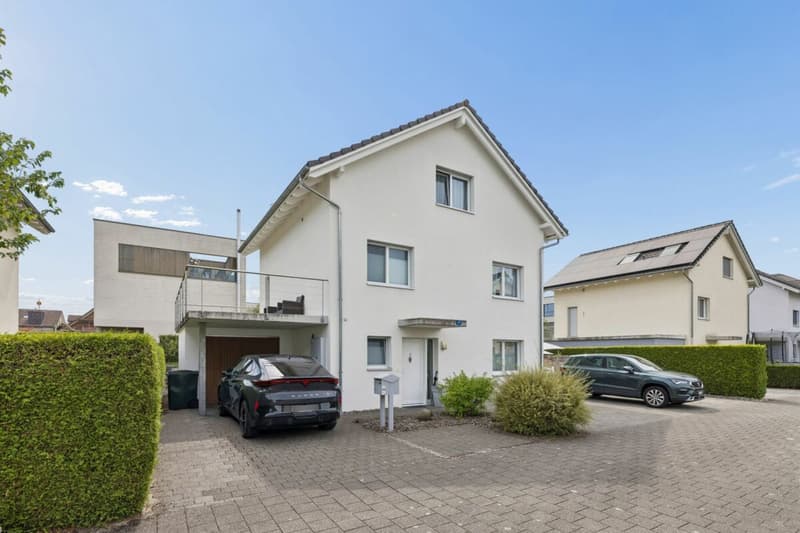 Familienfreundliches 6-Zimmer-Einfamilienhaus mit Garten (2)