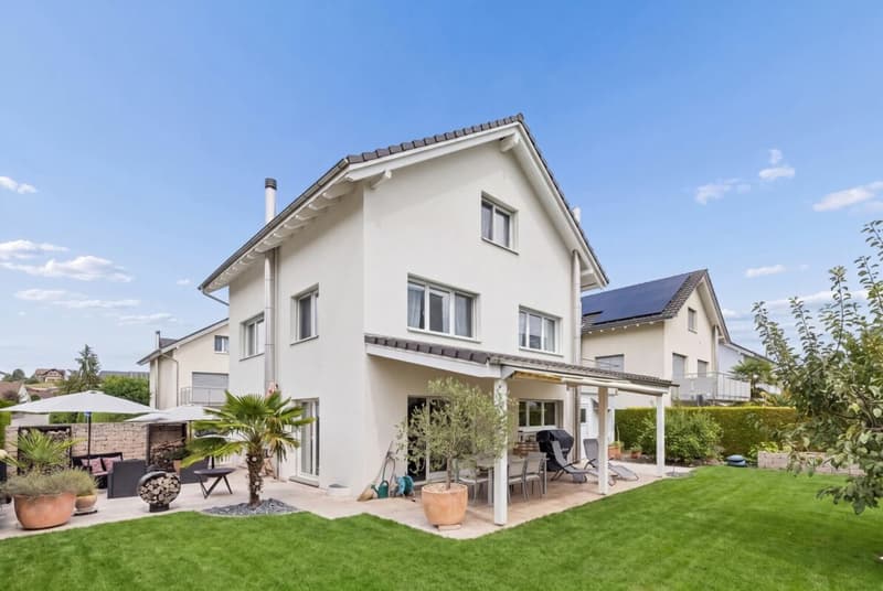 Familienfreundliches 6-Zimmer-Einfamilienhaus mit Garten (1)