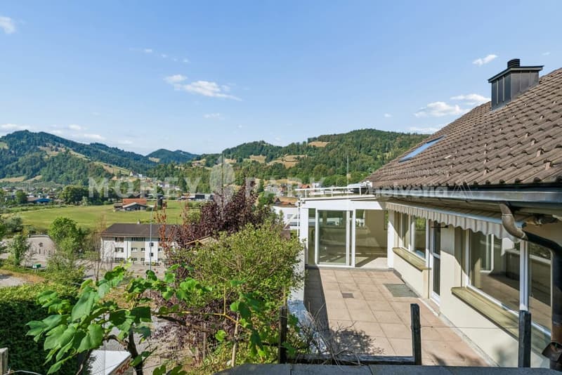 6.5-Zimmer-Einfamilienhaus mit Aussicht und Gestaltungspotenzial (2)