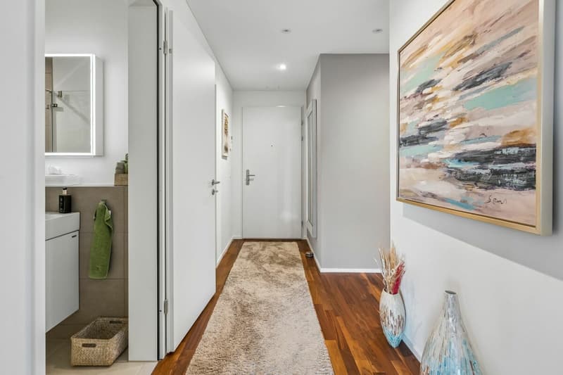 Hochwertige 3.5 Zimmer-Wohnung mit grossem Balkon (2)