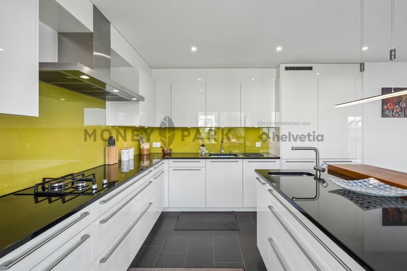 Hochwertige 3.5 Zimmer-Wohnung mit grossem Balkon (3)