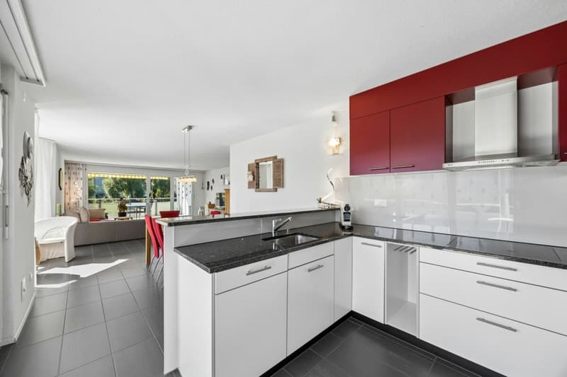 Moderne 4.5-Zimmer-Wohnung mit schöner Aussicht ins Grüne (3)