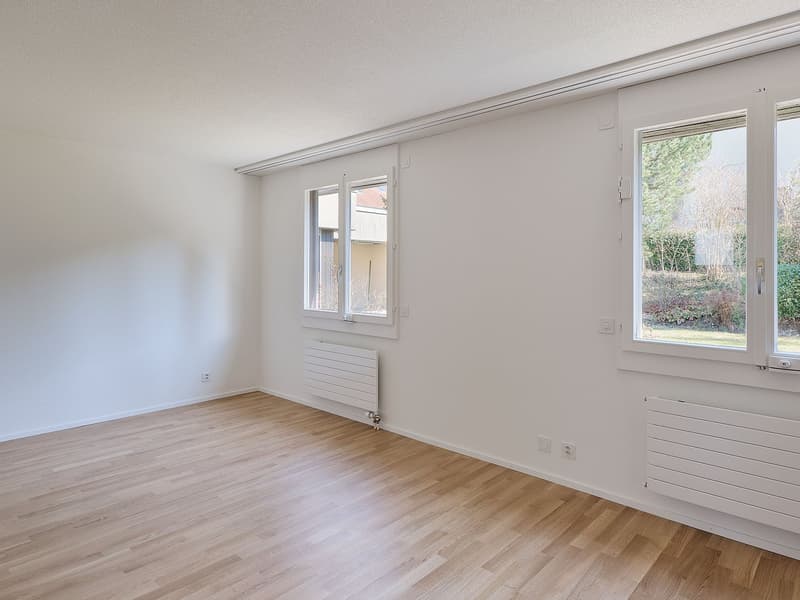 empty room, wooden floor, white walls, large windows, white heaters, electrical outlets