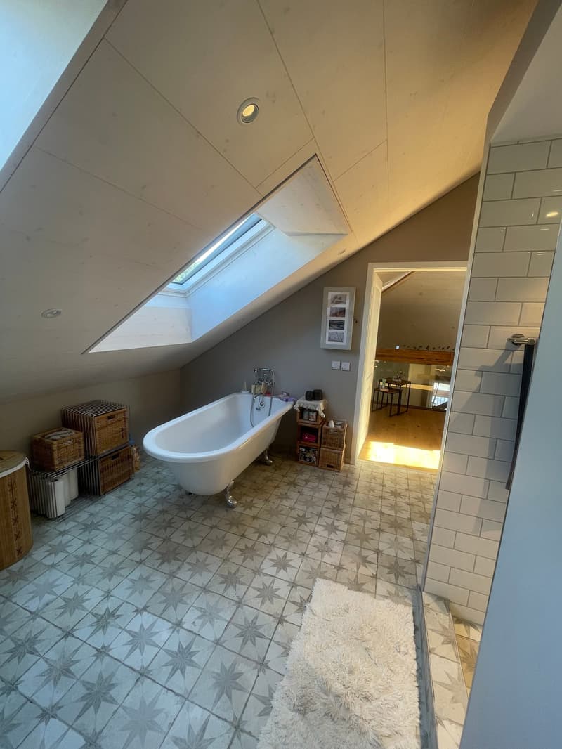 Partie de maison d'angle exclusive sur trois étages avec galerie, jardin et terrasse ensoleillée (5)