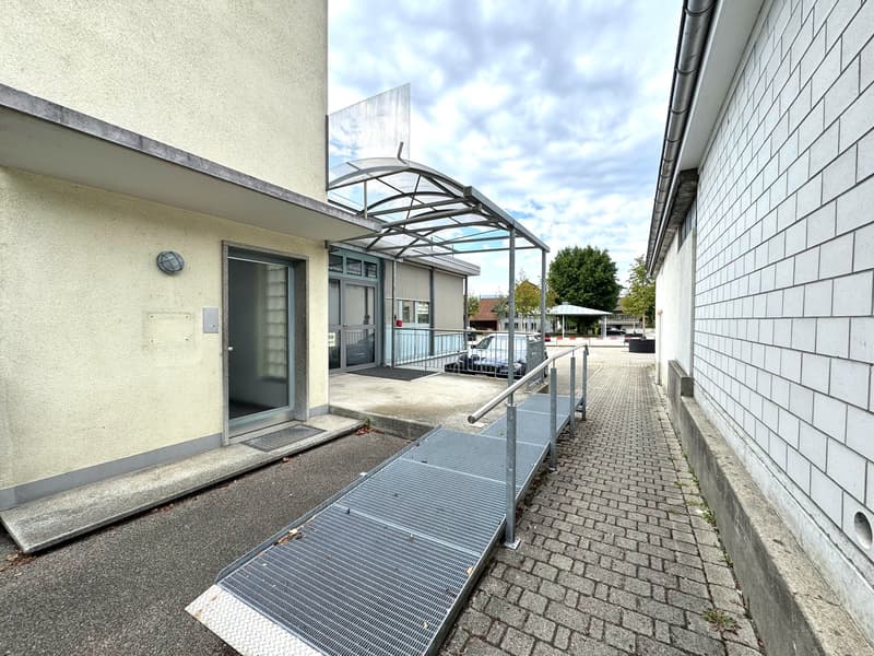 Einziehen & loslegen – ausgebaute Geschäftsräume in Aarwangen (20)