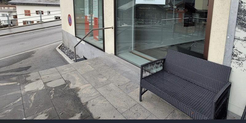 Spazio commerciale nel cuore di Arosa (7)