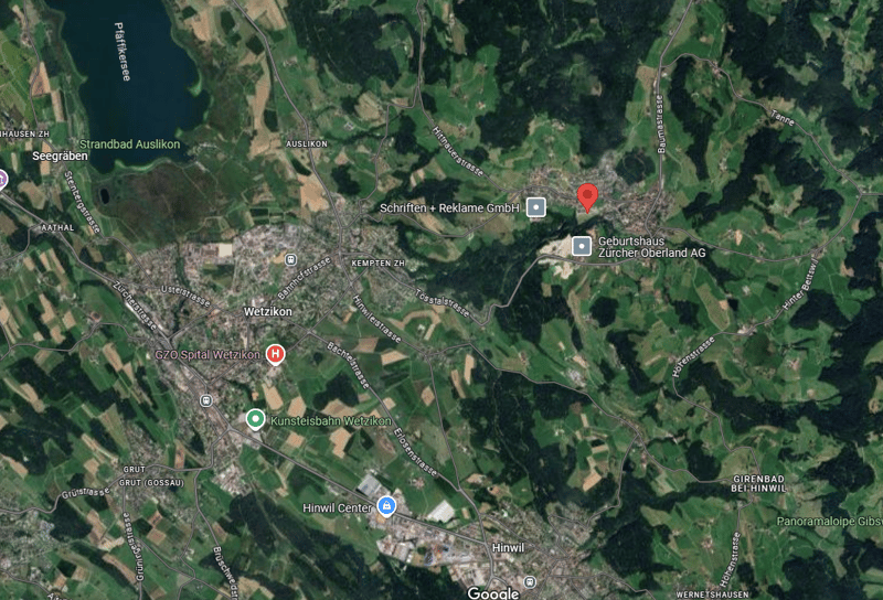 The image shows a satellite map of a rural area near Wetzikon, Switzerland. It includes various landmarks and points of interest such as the Geburtshaus Zurcher Oberland AG, Schriften + Reklame GmbH, and the GZO Spital Wetzikon hospital. The map also show