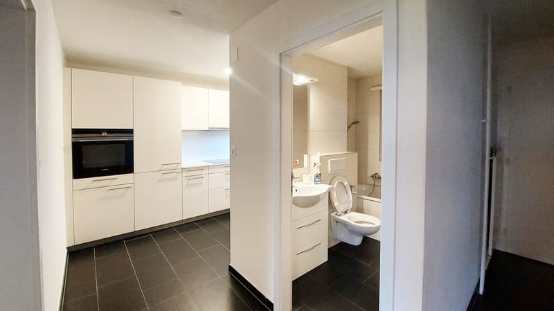 Appartement de 3,5 pièces au 2e étage rénové et rénové à louer à Uster (2)