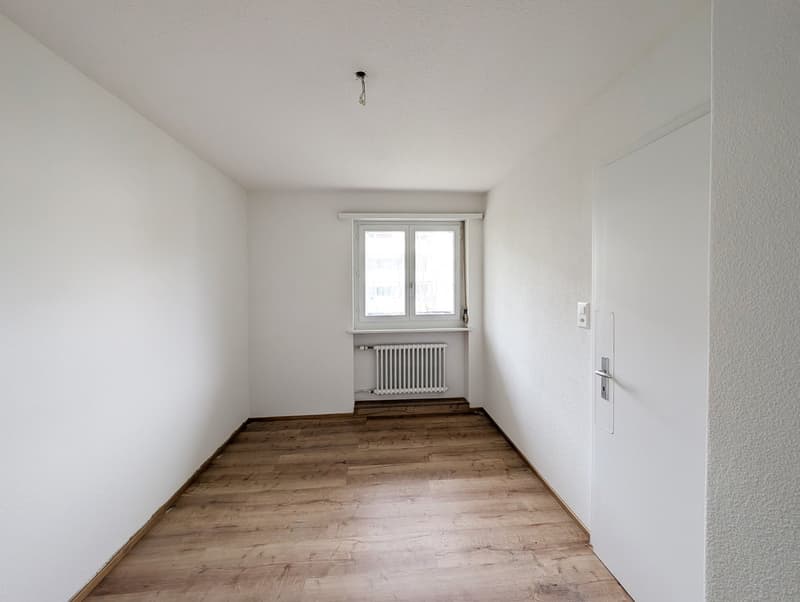 Renovated and refurbished 3.5-room ground-floor apartment for rent in Uster (6)