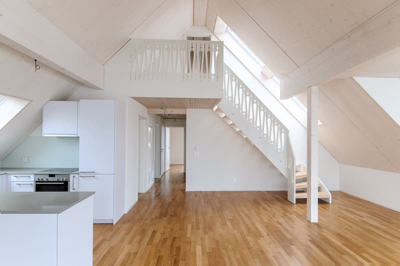 Au-dessus des toits de Bäretswil belle maisonnette en attique 4.5 (2)