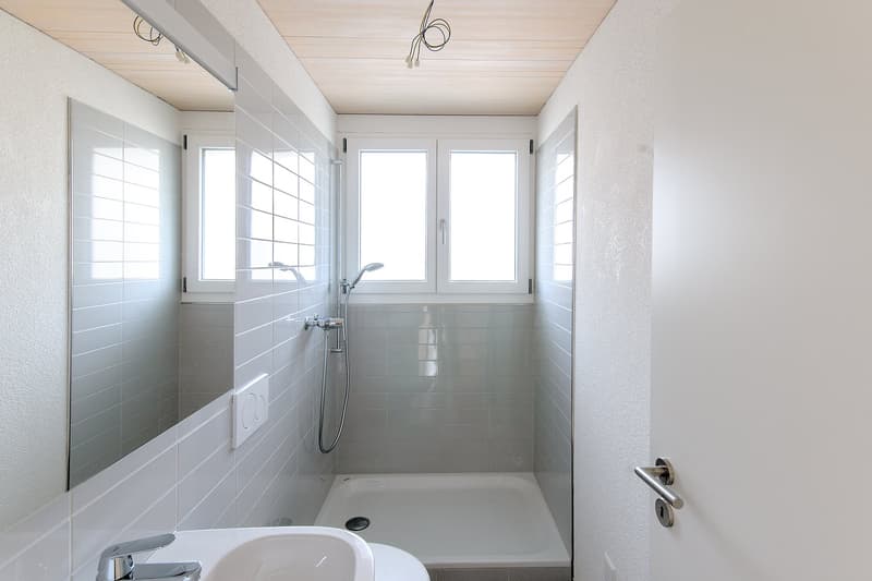 Au-dessus des toits de Bäretswil belle maisonnette en attique 4.5 (5)