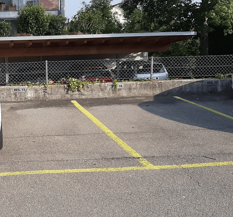 Aussenparkplatz zu vermieten (1)