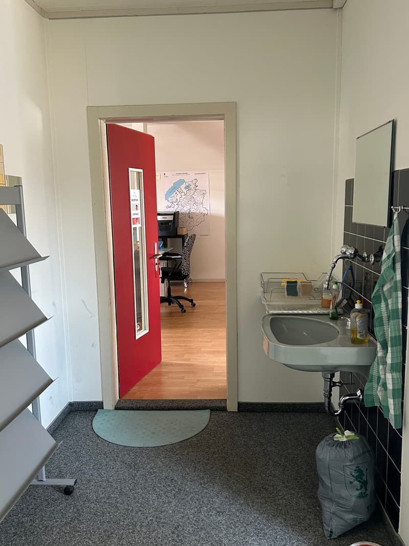 Helles Büro an zentraler Lage in Murten – 4 Zimmer, 78 m² (5)