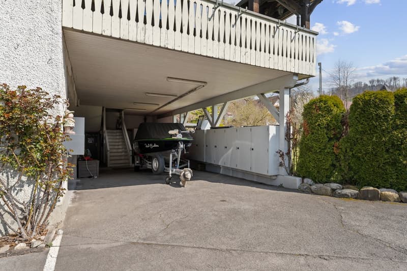 Attractive rental and multi-generation property near the lake (4)