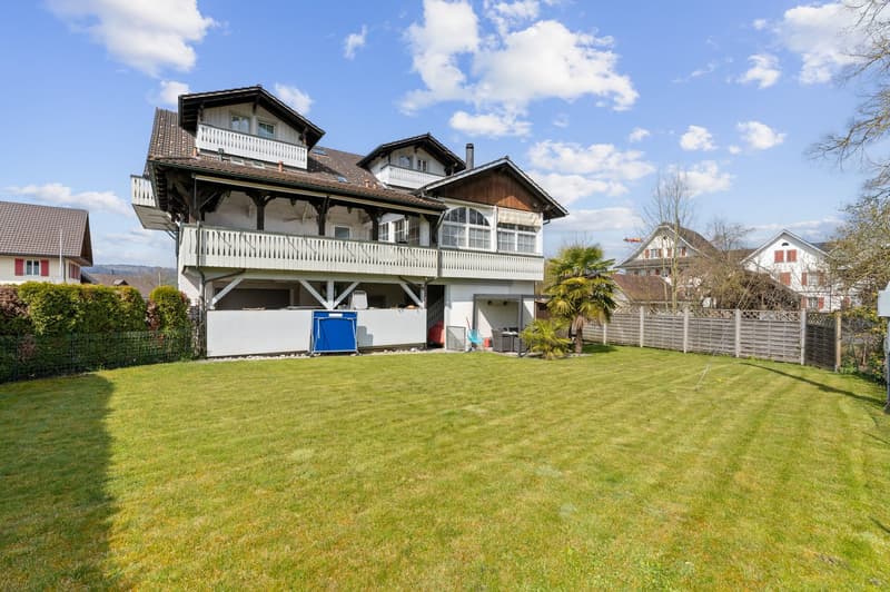 Attractive rental and multi-generation property near the lake (2)
