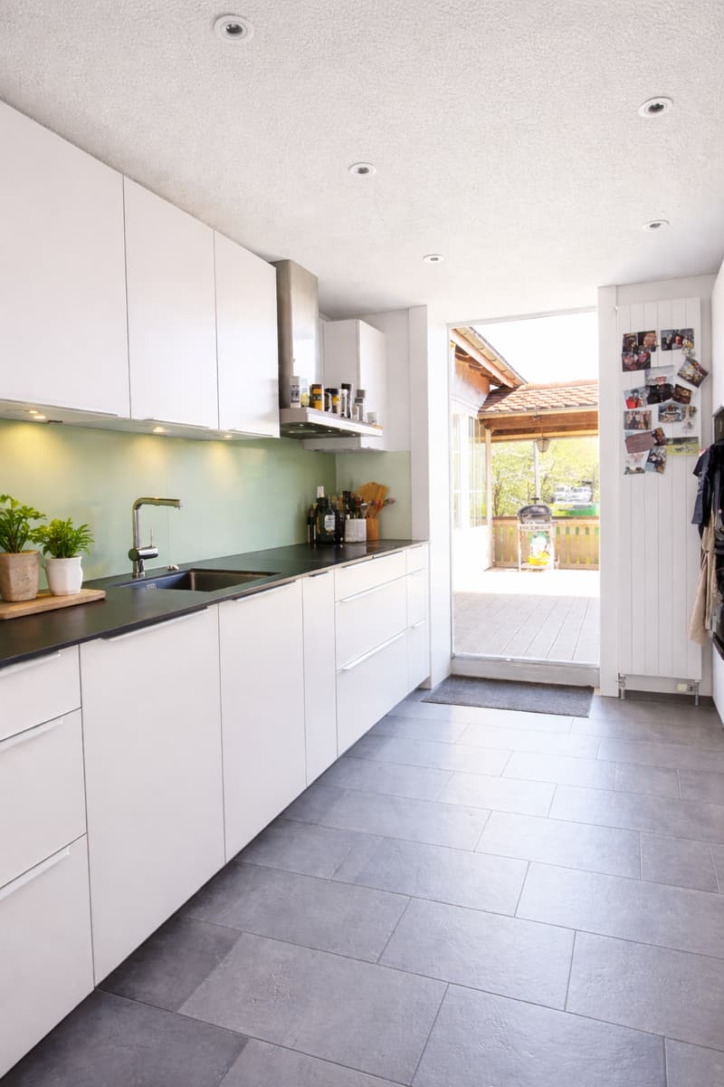 Attractive rental and multi-generation property near the lake (7)