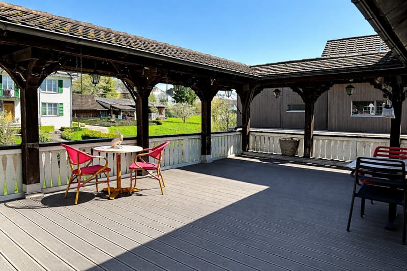 Attractive rental and multi-generation property near the lake (3)
