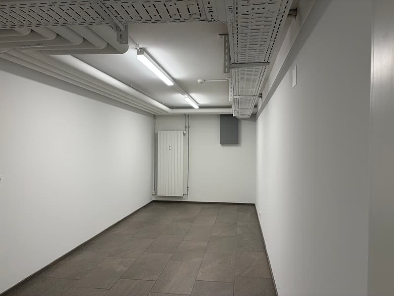 Locale commerciale attraente in posizione centrale di prim'ordine con ampia vetrina (11)