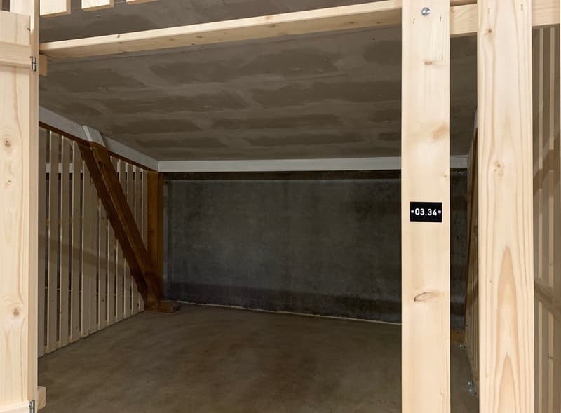 Well-maintained dry storage room in the village center (4)