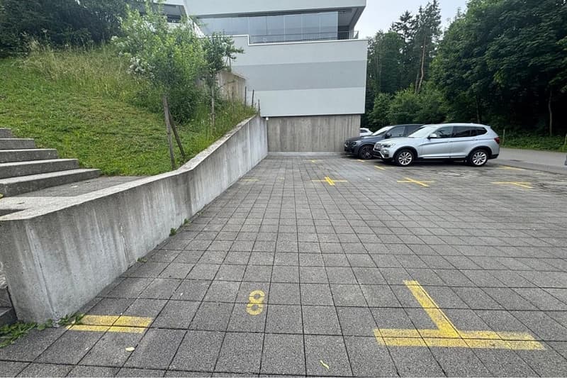 2 places de parking extérieures à louer (1)