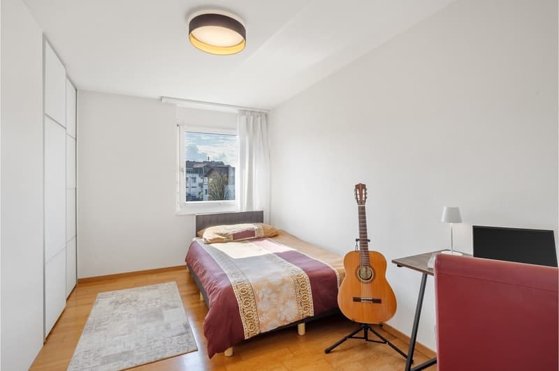 Dreamy 4.5-room maisonette apartment with terrace, mountain view, and hobby room in Holzhäusern (6)