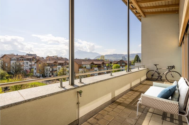 Dreamy 4.5-room maisonette apartment with terrace, mountain view, and hobby room in Holzhäusern (4)